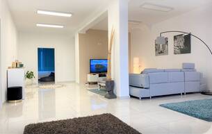 Anlage Büro/Praxis Geschäftslokal an der Grazer Straße - aktuell zur kurzzeitigen Beherbergung genutzt - Nähe Bahnhof und Landesklinikum Wiener Neustadt 2700 Wiener Neustadt