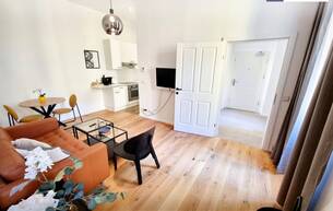 Anlage Wohnung Kleine Wohnung - Großes Business! Ruhige Hoflage + Top sanierter Erstbezug + Voll und geschmackvoll möbliert + Wunderschönes Altbauhaus + Beste Anbindung! 1150 Wien,Rudolfsheim-Fünfhaus Anlage Wohnung Kleine Wohnung - Großes Business! Ruhige Hoflage + Top sanierter Erstbezug + Voll und geschmackvoll möbliert + Wunderschönes Altbauhaus + Beste Anbindung! 1150 Wien,Rudolfsheim-Fünfhaus