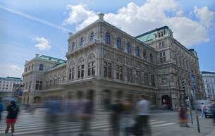 Gewerbe Einzelhandel Bei Kärntner Straße & Oper | Ecklokal mit 3m hohen Auslagen | inkl. Keller samt Lastenaufzug 1010 Wien Gewerbe Einzelhandel Bei Kärntner Straße & Oper | Ecklokal mit 3m hohen Auslagen | inkl. Keller samt Lastenaufzug 1010 Wien