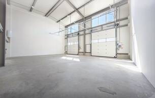 Gewerbe Lager Produktionsfläche mit Büro | ebenerdige Einfahrt durch zwei Sektionaltore | Parkplätze & Luftwärmepumpe 3425 Langenlebarn-Unteraigen