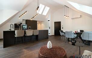Wohnen Wohnung Luxus-Dachgeschoss 133,81 m² mit Terrasse, Designer-Inselküche & Spa-Bad – Weinbergblick + Poolnutzung -Voll möbliert 1190 Wien Wohnen Wohnung Luxus-Dachgeschoss 133,81 m² mit Terrasse, Designer-Inselküche & Spa-Bad – Weinbergblick + Poolnutzung -Voll möbliert 1190 Wien