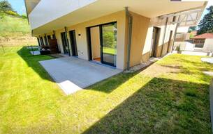 Anlage Wohnung Barfuß ins Gras. Direkt vom Wohnzimmer aus. Den Sommer bereits im eigenen Garten verbringen! TOP Neubauwohnung mit viel Freiraum! Traumhafter Eigengarten + 3 Zimmer + Grün wohin das Auge reicht + Luftwärmepumpe! 2391 Kaltenleutgeben