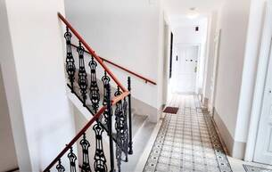 Anlage Wohnung Noch keine Schönheit – aber viel Potenzial! Raumwunder - Selbst Gestalten! Sanierungsbedürftige Altbauwohnung! U-Bahn ums Eck + Traumhaft renoviertes Altbauhaus + Optimalste Infrastruktur und Anbindung! 1030 Wien