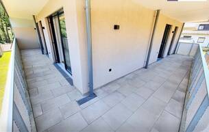 Anlage Wohnung Zwischen Großstadt und Grashalm. Riesenbalkon / Riesenfreude! TOP Neubauwohnung mit viel Freiraum! Traumhafte Rundum-Terrasse + Ideale Raumaufteilung + Grün wohin das Auge reicht + Luftwärmepumpe! 2391 Kaltenleutgeben