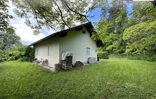 Wohnen Häuser Sommerglück am Turnersee – Charmantes Ferienhaus „Emma“ in ruhiger Waldrandlage mit großem Garten & Ausbaupotenzial 9122 Unternarrach