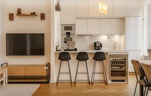 Anlage Wohnung Zeitlose Eleganz trifft modernen Wohnkomfort – stilvoll sanierte 3,5-Zimmer-Altbauwohnung mit Designküche, zwei Außenflächen & Toplage nahe dem Türkenschanzpark 1180 Wien Anlage Wohnung Zeitlose Eleganz trifft modernen Wohnkomfort – stilvoll sanierte 3,5-Zimmer-Altbauwohnung mit Designküche, zwei Außenflächen & Toplage nahe dem Türkenschanzpark 1180 Wien