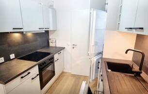 Wohnen Wohnung Neuer Preis! Hell, ruhig, perfekt gelegen - Willkommen im 18. Bezirk! Ein MUST HAVE in ruhiger Seitengasse! Frisch saniert + Neue Einbauküche + Garagenplatz inklusive + Tolle Infrastruktur und Anbindung! Jetzt zugreifen! 1180 Wien