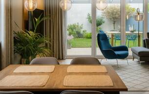 Wohnen Häuser +OPEN HOUSE, SONNTAG, 23.11.2025 + Wo Sonne, Wasser und Raum sich treffen – Ihr neues Familienglück nahe oberem Mühlwasser + Klimaanlage + uneinsichtiger Garten + Stellplatz + Eigengrund 1220 Wien