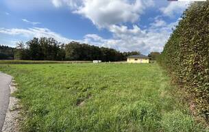 Wohnen FABELHAFTES Grundstück! VOLLERSCHLOSSENES und FLACHES BAUGRUNDSTÜCK! TOP Anbindung! IDYLLISCHE Umgebung! 8142 Wundschuh