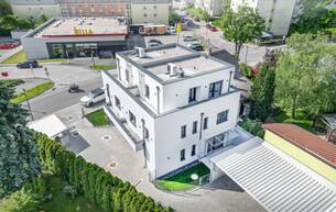 Wohnen Reihen/Doppelhaus Erstbezug mit 135m², 5 Zimmern, Eigengarten, Luftwärmepumpe & Klima | überdachter KFZ-Stellplatz 2000 Stockerau