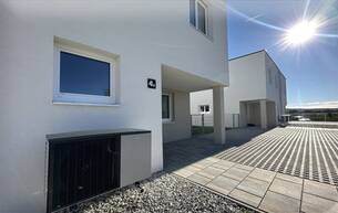 Wohnen Reihen/Doppelhaus ERLENWEG - Top-moderne Doppelhaushälfte |Eigengarten | 2 PKW Stellplätze | Luft-Wärmepumpe | Haus 4A | ab 1. März 2026 2444 Seibersdorf
