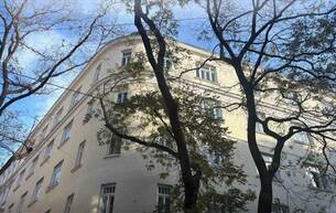 Wohnen Wohnung Stilvolle Altbauwohnung in renoviertem Gründerzeithaus – 3,5 Zimmer in grüner Hofruhelage 1030 Wien