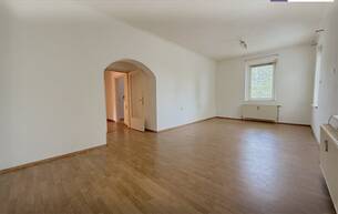 Wohnen Wohnung Schnäppchen-Alarm! Sanierungsbedürftige 74m2 Altbauwohnung mit enormen Potenzial, Carport & großzügigem Keller – Ihr neues Zuhause in Graz! Innenhof-Balkon kann bewilligt werden! 8020 Graz