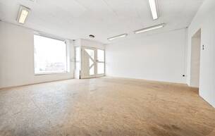 Gewerbe Einzelhandel 100m² Geschäftslokal/Büro bei Korneuburg Ost | Parkplätze vor der Türe 2100 Korneuburg