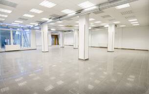 Gewerbe Einzelhandel Zentrumslage | 320m² Geschäftslokal mit großen Auslagen | Kundenparkplätze vis à vis 2000 Stockerau