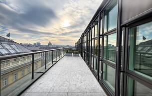 Wohnen Wohnung Sky Living: Großzügige Dachwohnung mit 2 Terrassen & Glaskuppel an der Ringstraße 1010 Wien Wohnen Wohnung Sky Living: Großzügige Dachwohnung mit 2 Terrassen & Glaskuppel an der Ringstraße 1010 Wien