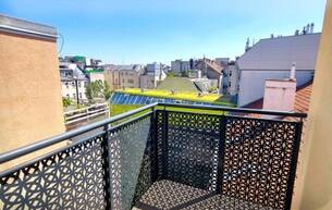 Anlage Wohnung Smartes Wohnen über den Dächern! Raffiniert eingerichtet + Durchdacht bis ins Detail + Hofseitiger Balkon + Perfekte Infrastruktur und Anbindung! Jetzt zugreifen! 1070 Wien