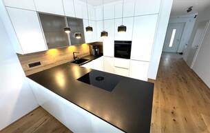 Wohnen Reihen/Doppelhaus Wunderschöne Doppelhaushälfte // Zweitbezug | Eigengarten | 2 PKW Stellplätze | Luft-Wärmepumpe | Erlenweg - Haus 2B | Beziehbar ab 1. April 2026 2444 Seibersdorf