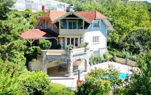 Gewerbe Häuser RIESIGER POOLBEREICH MIT AUSBLICK ÜBER GRAZ! Exklusives Einfamilienhaus in Eggenberg mit Pool, XXL-Terrasse & Traumgarten – Ihre private Oase in Graz! 8020 Graz