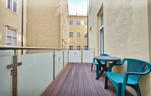 Wohnen Wohnung Altbau mit Südbalkon | 2-Zimmer in ruhiger Innenhoflage | Einbauküche | Lift | Kellerabteil 1020 Wien