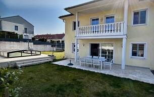 Wohnen Einfamilienhaus Exklusives Einfamilienhaus mit Pool und hochwertiger Ausstattung in Würnitz 2112 Würnitz