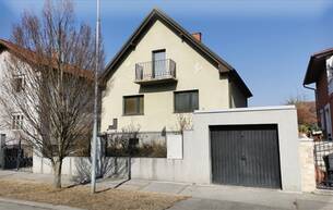 Wohnen Häuser Einfamilienhaus mit großem Garten, 4 Zimmern, Keller und Garage! Adaptierungsbedürtig! Baureserven vorhanden | Zubau möglich | Grundstück auch für Doppelhaus geeignet 2331 Vösendorf