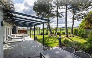 Wohnen Alles möglich! Vom exklusiven Wohntraum bis zum Highclass-Firmenstandort (oder beides in einem) | Designerhaus mit traumhaftem Garten | Edelstahlpool, Sauna, Weinkeller | Doppelgarage, zwei Eingänge 2700 Wiener Neustadt