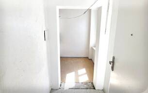 Anlage Wohnung Selbst gestalten! Altbauwohnung mit Renovierungsbedarf in der schönen Hasnerstraße! Perfekte Infrastruktur und Anbindung + Ruhige Fahrradstraße + Balkonanbau möglich! Jetzt zugreifen! 1160 Wien Anlage Wohnung Selbst gestalten! Altbauwohnung mit Renovierungsbedarf in der schönen Hasnerstraße! Perfekte Infrastruktur und Anbindung + Ruhige Fahrradstraße + Balkonanbau möglich! Jetzt zugreifen! 1160 Wien
