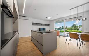 Wohnen Wohnung Exklusives Wohnen im Grünen – Möblierte 4-Zimmer-Wohnung mit Terrasse, Garten und Gemeinschaftspool 1130 Wien Wohnen Wohnung Exklusives Wohnen im Grünen – Möblierte 4-Zimmer-Wohnung mit Terrasse, Garten und Gemeinschaftspool 1130 Wien