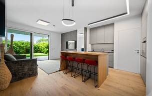 Wohnen Wohnung Exklusives Wohnen im Grünen – Möblierte Wohnung mit Terrasse und Garten und Gemeinschaftspool 1130 Wien Wohnen Wohnung Exklusives Wohnen im Grünen – Möblierte Wohnung mit Terrasse und Garten und Gemeinschaftspool 1130 Wien