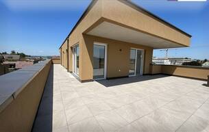 Anlage Wohnung Leben wie im Paradies – 4-Zimmer-PENTHOUSE mit Rundumblick von der großzügigen 86m2 großen Dachterrasse! + 70m2 extensiv begrüntes Flachdach 8401 Kalsdorf bei Graz