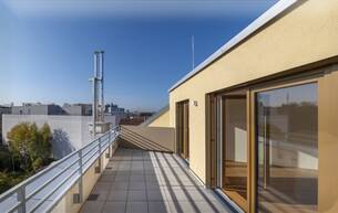 Wohnen Wohnung Exklusive Dachgeschoßwohnung mit Traumküche & Sonnenterrasse | Erstbezug | Zentrale Lage zwischen Innenstadt und Bahnhof | Tiefgaragenplatz anmietbar 2700 Wiener Neustadt Wohnen Wohnung Exklusive Dachgeschoßwohnung mit Traumküche & Sonnenterrasse | Erstbezug | Zentrale Lage zwischen Innenstadt und Bahnhof | Tiefgaragenplatz anmietbar 2700 Wiener Neustadt