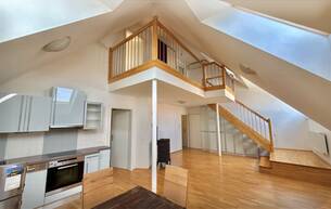 Wohnen Wohnung Lichtdurchflutete Dachgeschoss-Maisonette mit Galerie und großzügiger 29 m² Dachterrasse 1050 Wien