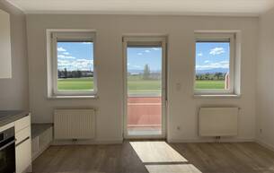 Wohnen Wohnung ZWEITBEZUG nach Sanierung // Schöne 2 Zimmer Wohnung mit Balkon | 1. Stock | Fernblick | Einbauküche | ab 1. Oktober 2026 2492 Eggendorf