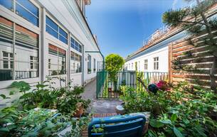 Wohnen Wohnung Wohnen im Grünen ! Altbau Klassiker mit Pawlatsche im Herzen des 7. Bezirks 1070 Wien Wohnen Wohnung Wohnen im Grünen ! Altbau Klassiker mit Pawlatsche im Herzen des 7. Bezirks 1070 Wien