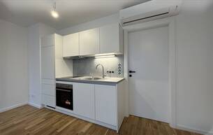Wohnen Wohnung Blumengasse - 1 Zimmer Wohnung mit Balkon | Neubau - Zweitbezug | Klimaanlage | Einbauküche | zzgl. Tiefgaragenstellplatz | Top C11 - ab 1. November 2026 2700 Wiener Neustadt Wohnen Wohnung Blumengasse - 1 Zimmer Wohnung mit Balkon | Neubau - Zweitbezug | Klimaanlage | Einbauküche | zzgl. Tiefgaragenstellplatz | Top C11 - ab 1. November 2026 2700 Wiener Neustadt