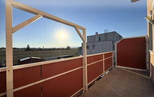 Wohnen Wohnung ZWEITBEZUG nach Sanierung // Schöne 2 Zimmer Wohnung mit Balkon | 1. Stock | Fernblick | Einbauküche 2492 Eggendorf