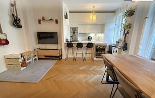 Anlage Wohnung Ein Wohnjuwel mit besonderem Flair *** stilvoll sanierte 3,5-Zimmer-Altbauwohnung mit exklusiver Designküche, zwei Außenflächen + begehrter Lage beim Türkenschanzpark 1180 Wien