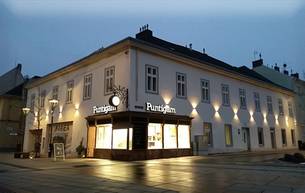 Wohnen Wohnungen Kernsaniertes denkmalgeschützte Zuhause mitten im Stadtzentrum! 2700 Wiener Neustadt